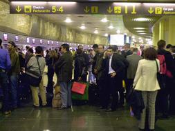 Los controladores aéreos de Barajas optan por trabajar sólo con dos de las cuatro pistas disponibles para gestionar mejor la situación. / Archivo