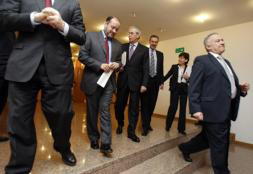 Touriño pone reparos al nuevo sistema de voto de los emigrantes: «Es inédito»