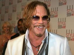 Mickey Rourke, con unas copas de más