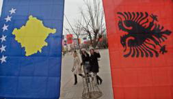 Obama promete ayuda a Kosovo en su primer año de independencia unilateral