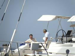 Quintana presume de su foto en el yate y no aclara sus vínculos con el constructor