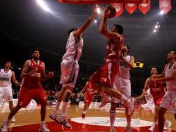 El Real Madrid repite derrota en Atenas