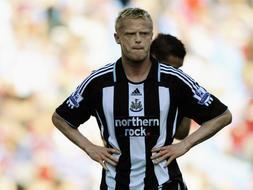 El gol en propia puerta de Damien Duff ha certificado el descenso de las 'urracas'./REUTERS