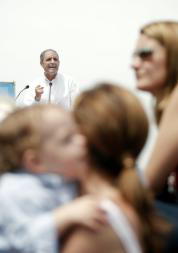 Camps critica la ley del aborto del PSOE y defiende a la familia como núcleo social