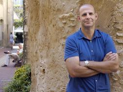 «Los libros que sobreviven más de cien años tienen algún crimen, incluida la Biblia»