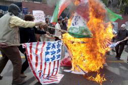 Irán arresta a personal de la embajada británica y enfurece a Londres