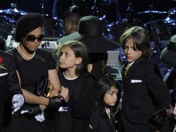 Los hijos de Jackson, con la abuela