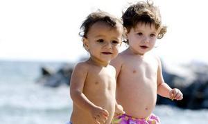 Bañadores con alerta de protección solar para niños