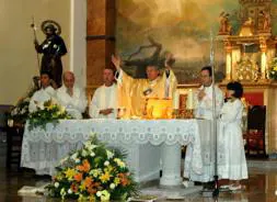 El arzobispo ofició la misa del patrón en Alameda