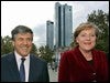 Angela Merkel junto al banquero Josef Ackermann en una imagen de archivo fechada en noviembre de 2006 / AP PHOTO