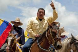 Chávez ordena preparar la «ruptura» definitiva de relaciones con Colombia