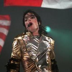 Michael Jackson será enterrado esta noche