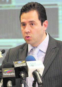 Felipe Muñoz: «En Colombia todos tienen el síndrome de que los espían»