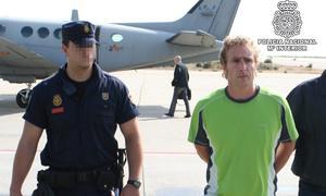 Trasladan a España al etarra Mikel Otegui para ser juzgado por el asesinato de dos ertzainas en 1995