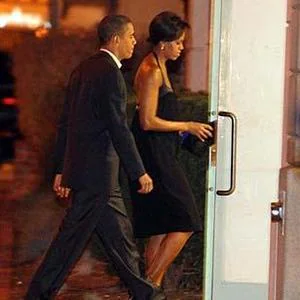 Cena romántica para los Obama en su 17 aniversario de boda