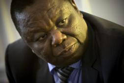 Tsavangirai: «Europa debe tratarnos como socios al mismo nivel, no con compasión»