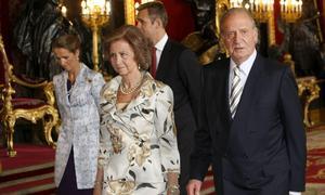 La Familia Real arrima el hombro