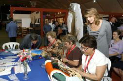 Cospedal: «la artesanía puede ser una gran salida para los parados»