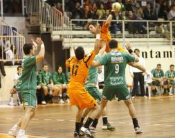 32-36: El Lábaro Toledo no puede ni con el Antequera ni con los árbitros