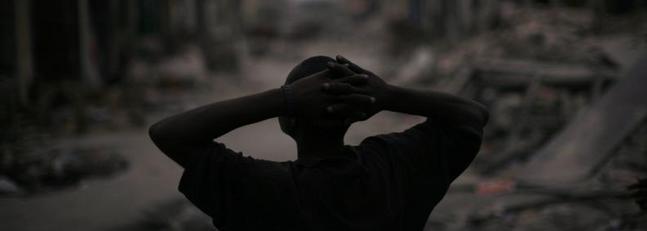 El mundo se compromete con Haití mientras se discute dónde llevar a los damnificados