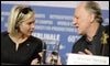 Renée Zellweger charla con Werner Herzog /EFE