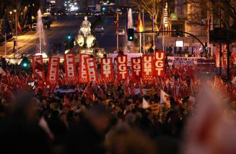 Zapatero busca calmar a los sindicatos con la promesa de negociar las pensiones
