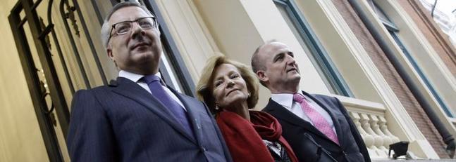 Salgado rectifica a Hacienda y niega que se vaya a tocar el sueldo de los funcionarios