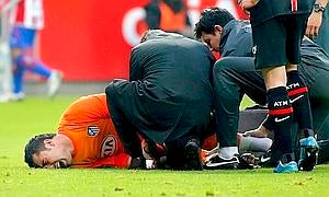 Asenjo, unos seis meses de baja por una rotura del ligamento cruzado anterior