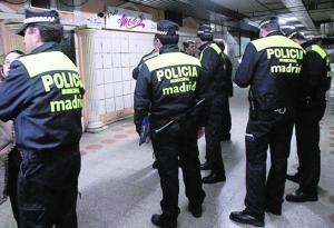 Aurrerá cierra una hora antes