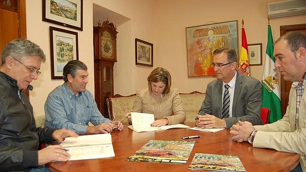 García firmó los convenios con Pascual Collado, Juan Casanova y Jesús Fernández Rey