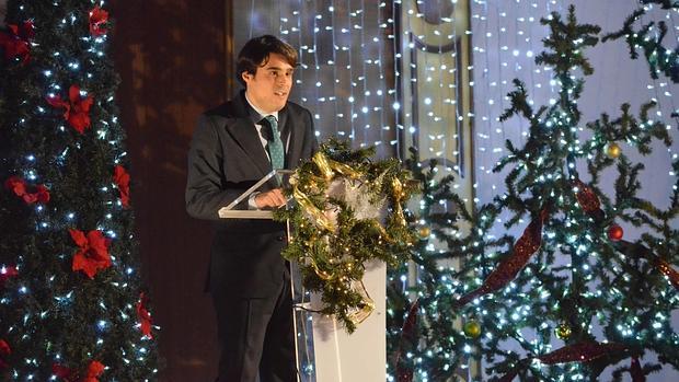 Carlos Crivell Reyes pronunciando el pregón en Utrera/ A.F.