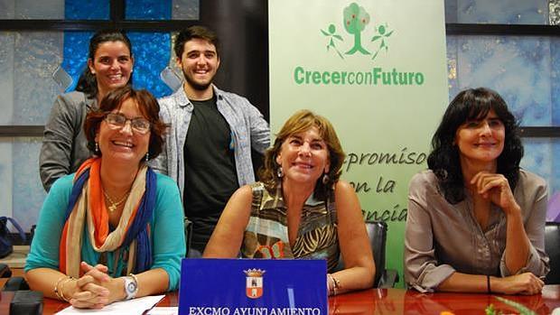 Representantes de la ONG Crecer con Futuro / L.M.