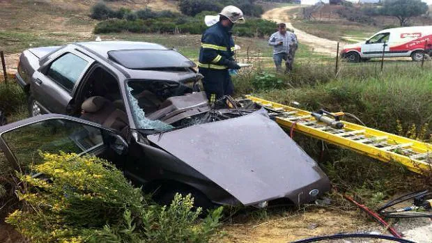 Bomberos intervienen en un accidente en Cádiz