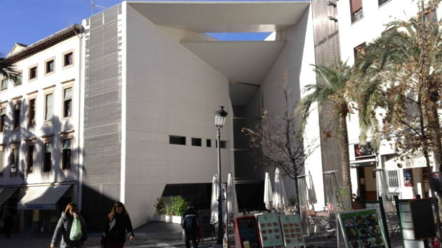 Entrada del Centro Lorca, en la plaza de la Romanilla de Granada