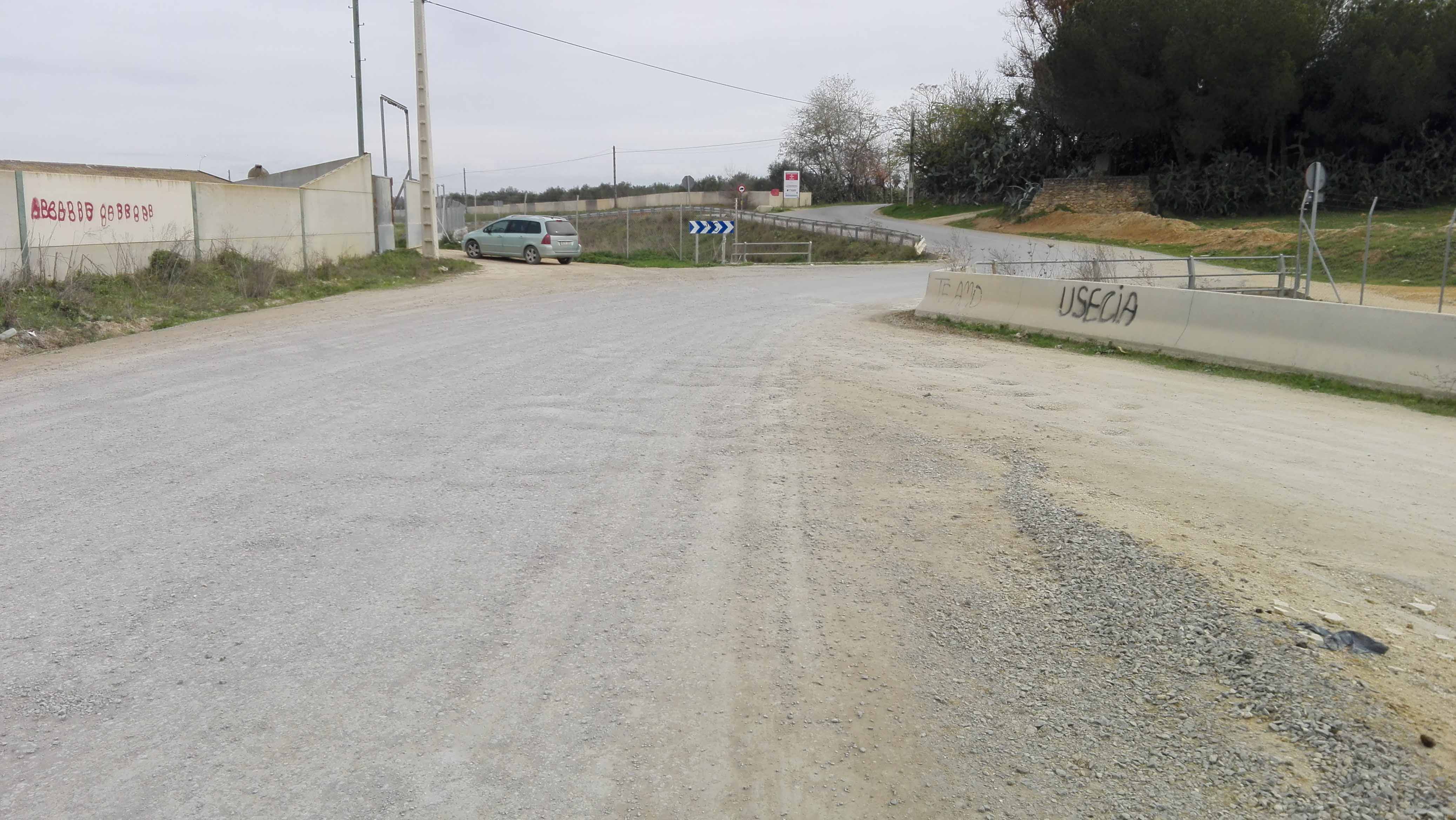 El tramo del camino de Los Molares que queda por arreglar/ A.F.