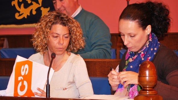 Ester Ruiz (i) y Rosa María Carro (d), ediles de Ciudadanos en Alcalá/A.M.