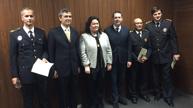 Los premiados, junto a la Esther Gil y Demetrio Pérez / ABC