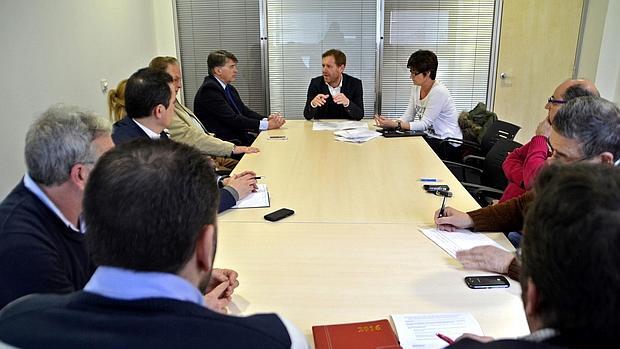 El concejal Conrado Rodríguez con representantes del sector turístico