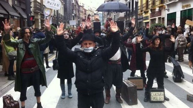 Manifestación en apoyo a los titiriteros de Granada en la ciudad de la Alhambra
