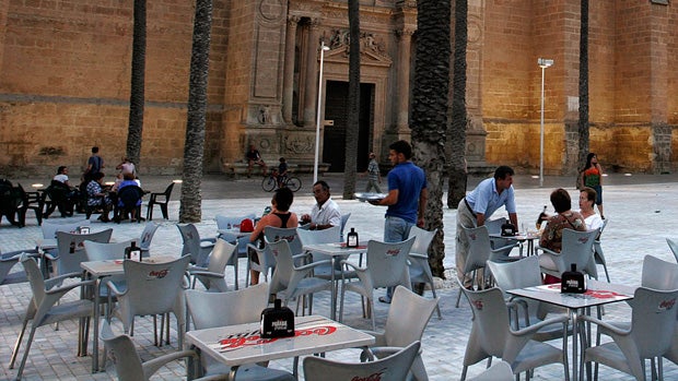 Terraza habilitada en la plaza de la Catedral / ABC