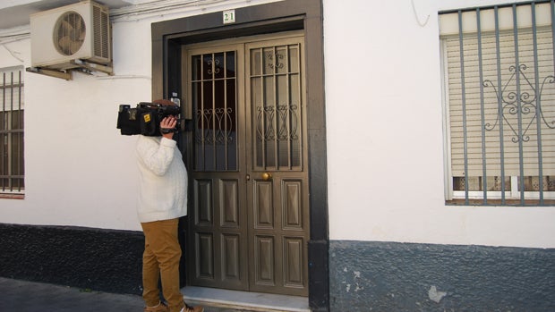 Portal del bloque de pisos donde ocurrieron los hechos / L.M.