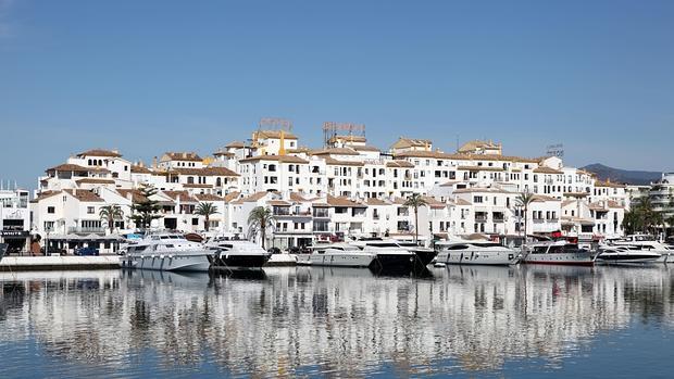 Vista de Marbella desde Puerto Banús