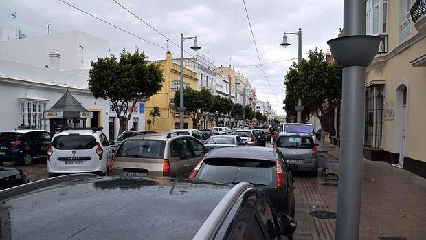 Tapón de coches por la calle Real