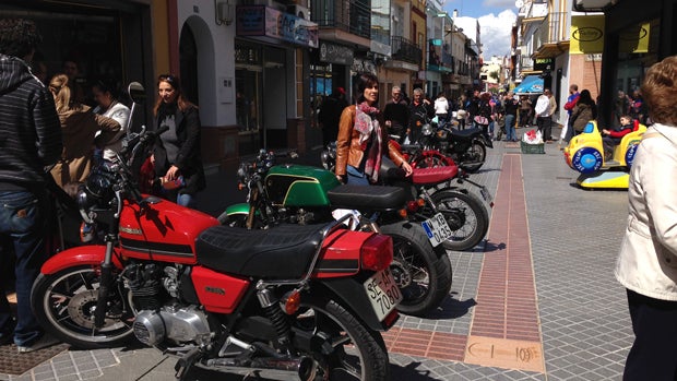 Exposición de motos clásicas en la calle San Sebastián