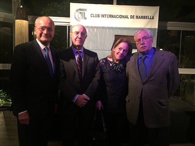 Francisco de la Torre, Ricardo Bocanegra (presidente del Club), Viruca Yebra (directora) y Joaquín Leguina