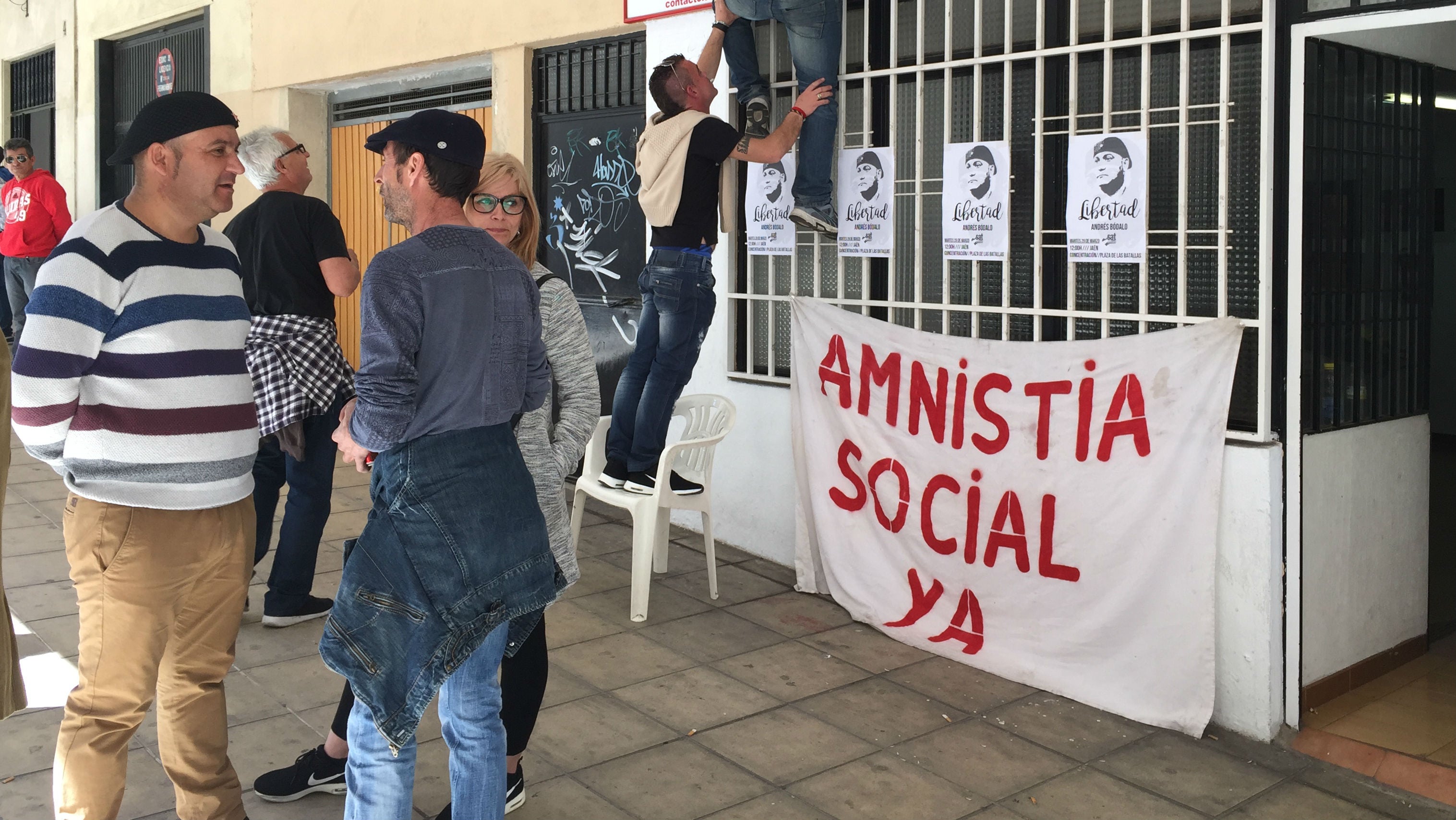 Bódalo, ante la sede del SAT durante la concentración en su apoyo.