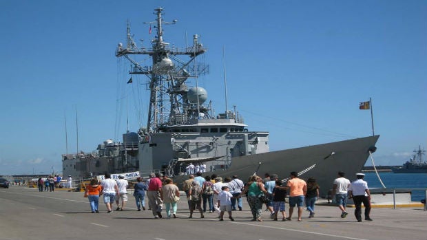 Un buque atracado en la Base de Rota