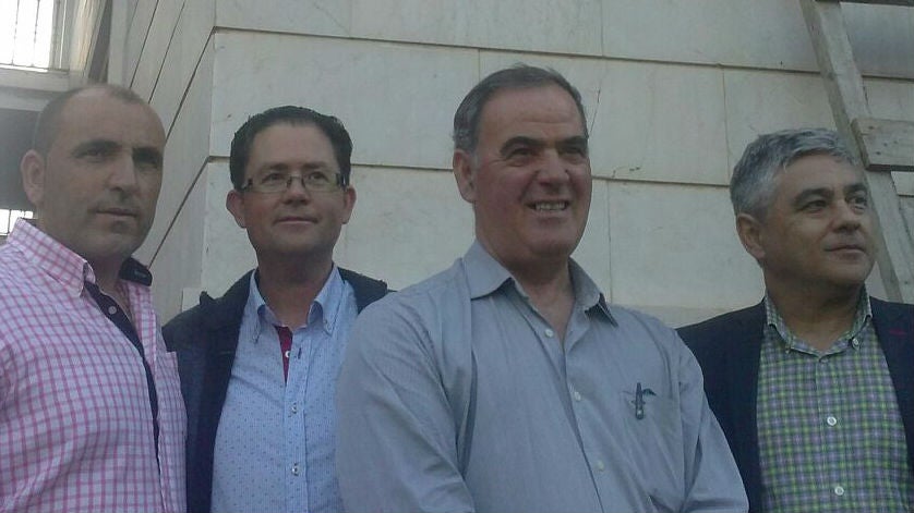 El alcalde de Quesada, en el descubrimiento de la placa de la plaza Ramón Sijé