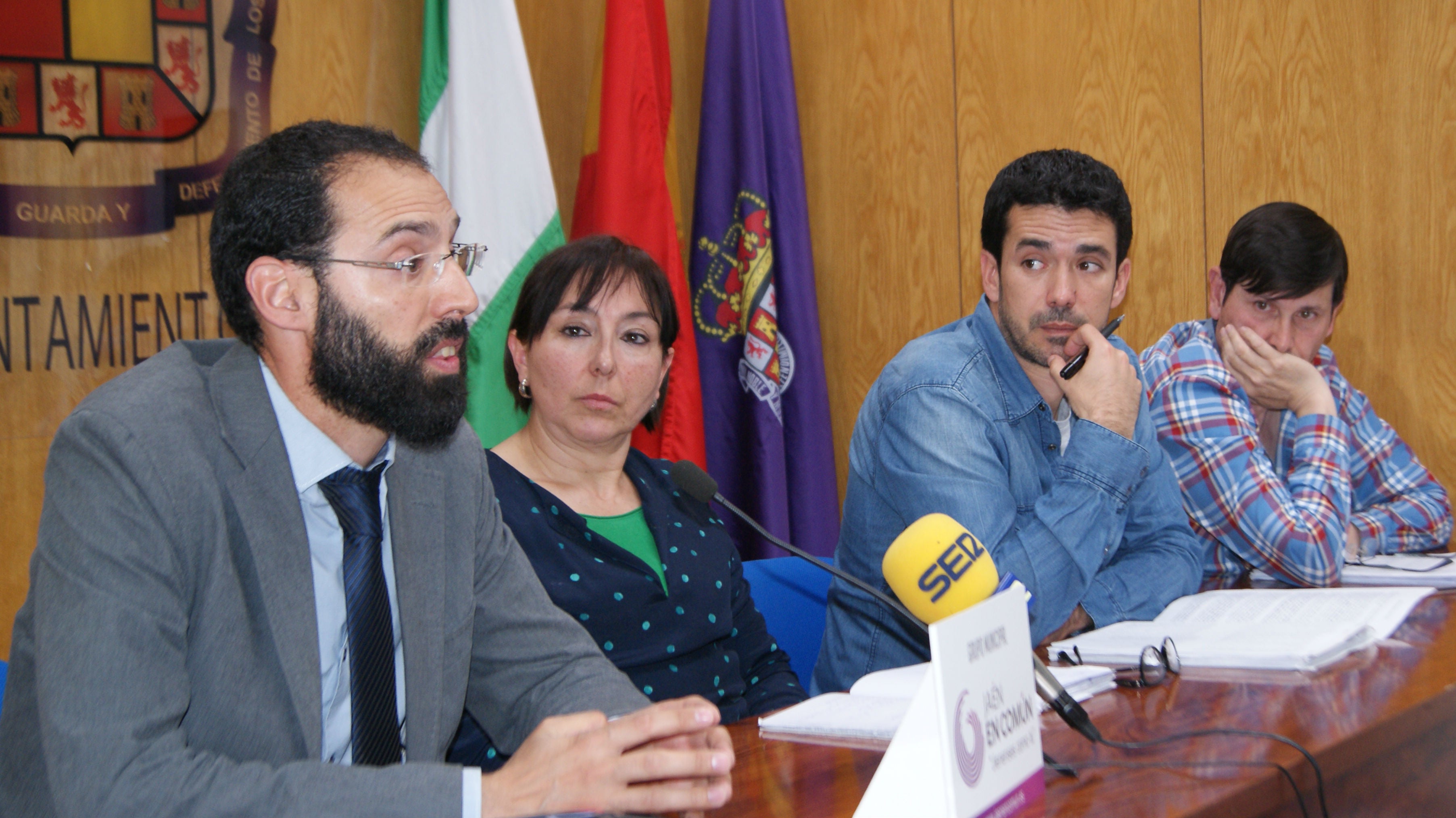 Jaime Doreste, en primer plano, junto a dirigentes de Jaén en Común.