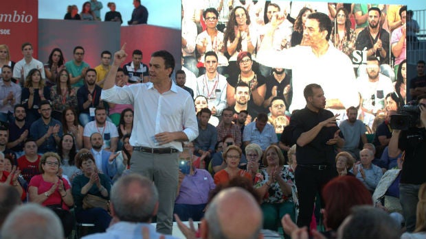 Pedro Sánchez, en el Palacio de Congresos de Granada